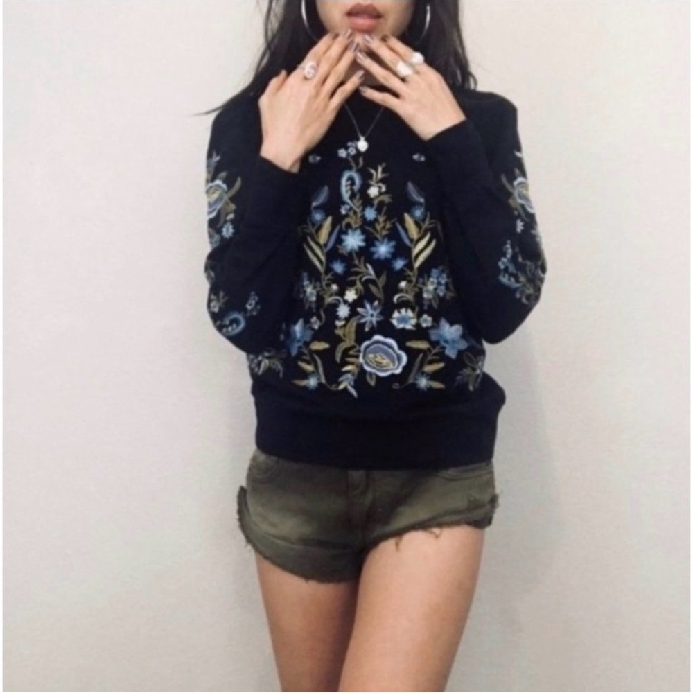 Anthropologie Drew Black Floral Embroidered Crewneck Sweatshirt Size S Blue Gold